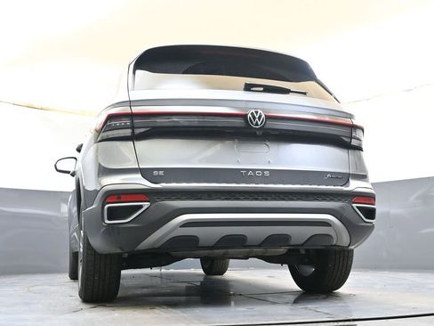 Used 2025 Volkswagen Taos SE AWD/4WD image 32