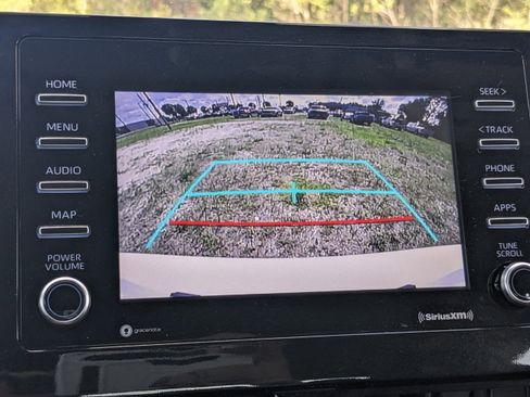 Used 2022 Toyota Camry SE image 21