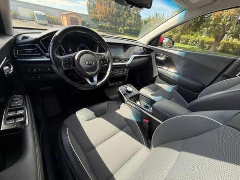 Used 2020 Kia Niro EX w/ Cold Weather Package FWD image 9