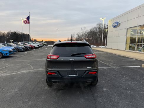 Used 2015 Jeep Cherokee Latitude w/ Cold Weather Group image 7