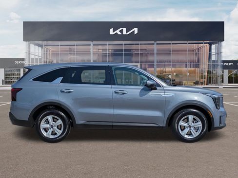 Certified 2025 Kia Sorento LX FWD image 3