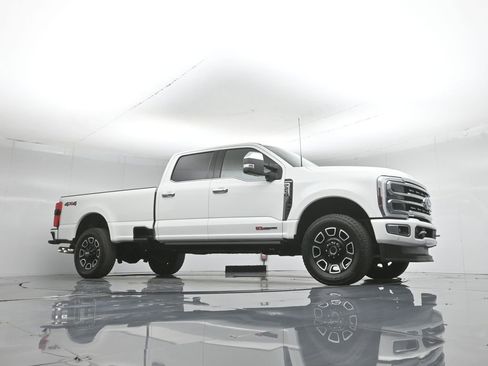 Used 2024 Ford F250 Platinum AWD/4WD image 3
