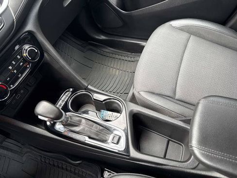 Used 2023 Buick Encore GX Preferred w/ Cold Weather Comfort Package FWD image 21