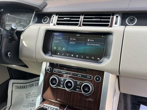 Used 2017 Land Rover Range Rover HSE image 11