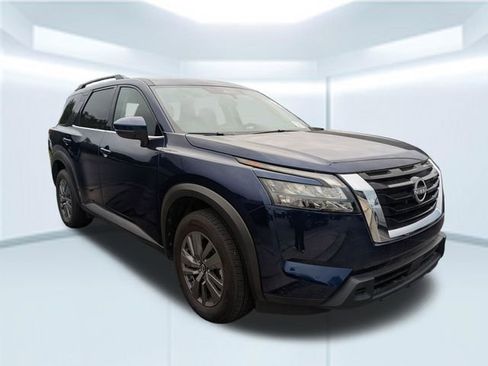 Used 2025 Nissan Pathfinder SV FWD image 4
