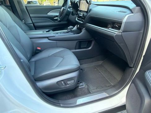 Used 2026 Toyota Grand Highlander AWD Hybrid image 13