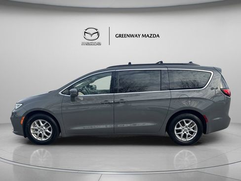 Used 2022 Chrysler Pacifica Touring-L image 4