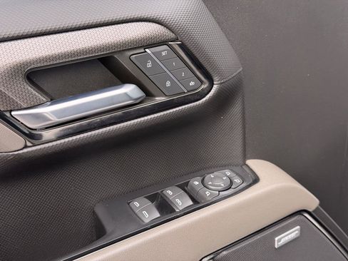 Used 2023 Chevrolet Silverado 1500 ZR2 w/ Technology Package image 9