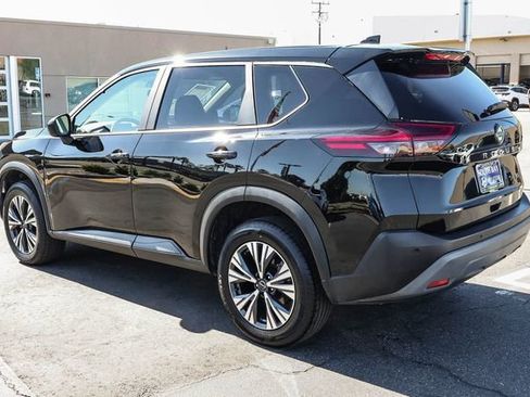 Used 2023 Nissan Rogue SV image 4