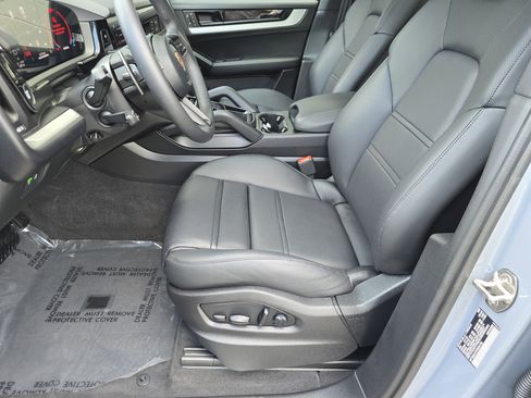 Certified 2026 Porsche Cayenne Coupe AWD/4WD image 5