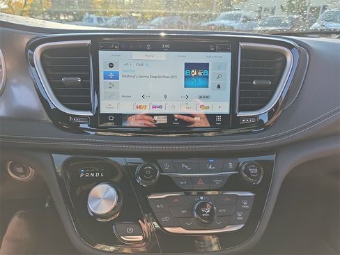 New 2026 Chrysler Pacifica Select image 22