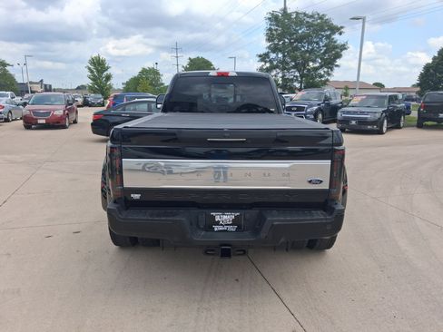 Used 2017 Ford F350 Platinum w/ Platinum Ultimate Package AWD/4WD image 4