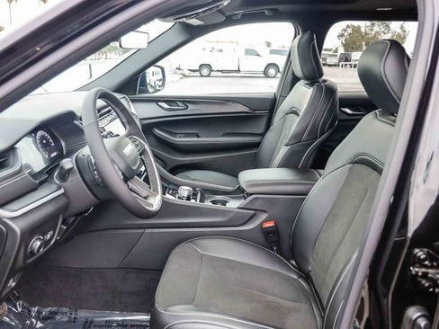 New 2025 Jeep Grand Cherokee L Altitude image 19