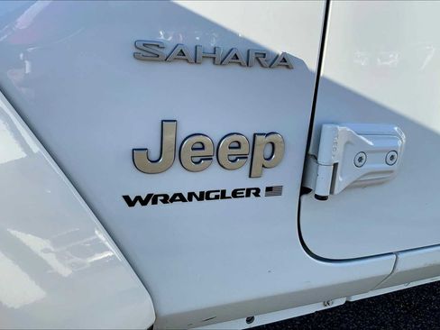 Used 2023 Jeep Wrangler Sahara image 9