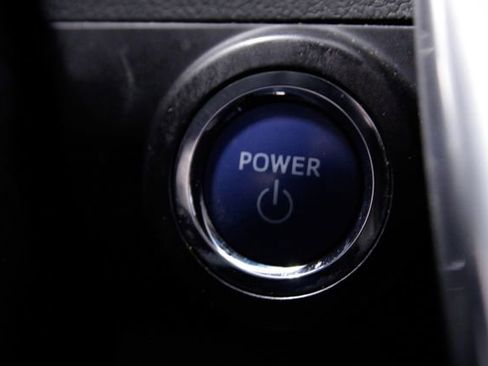 Used 2017 Toyota Camry XLE w/ Moonroof Package image 28