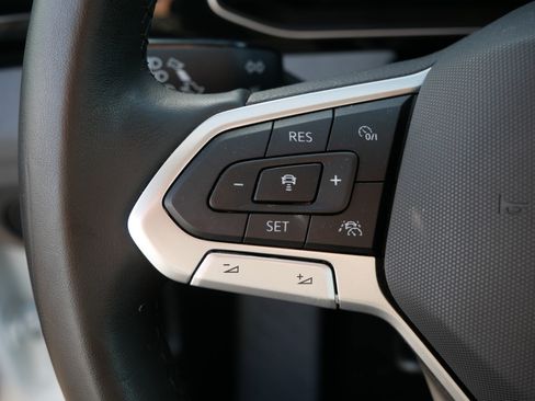 Certified 2025 Volkswagen Jetta SE image 27