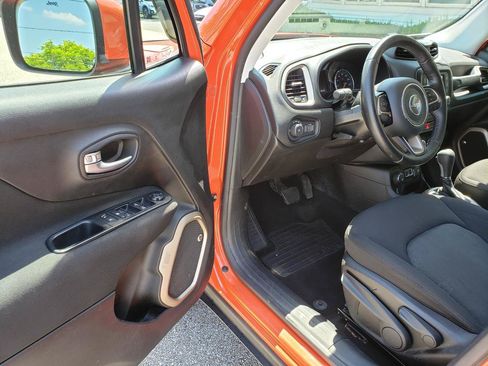 Used 2017 Jeep Renegade Latitude w/ Cold Weather Group AWD/4WD image 8