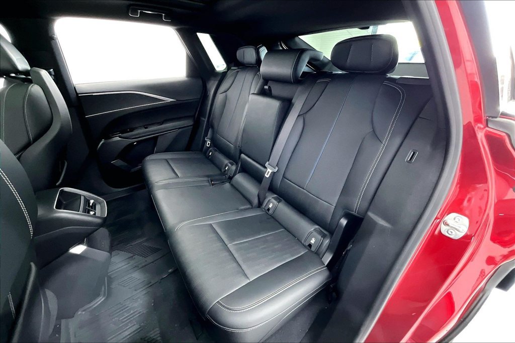 Used 2025 Cadillac Lyriq Sport RWD image 32