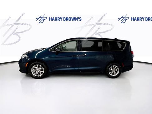 Used 2023 Chrysler Pacifica Touring-L image 8