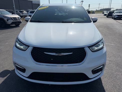 Used 2023 Chrysler Pacifica Touring-L FWD image 40