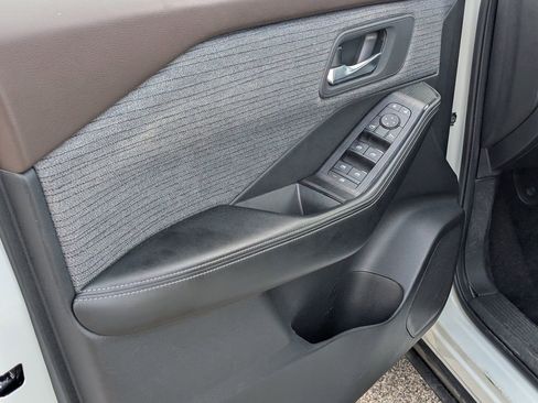 Used 2023 Nissan Rogue SV image 15