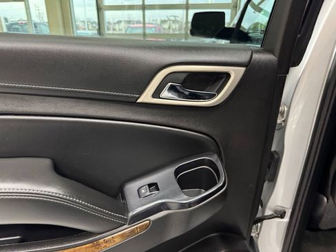 Used 2015 GMC Yukon Denali w/ Premium Package AWD/4WD image 40