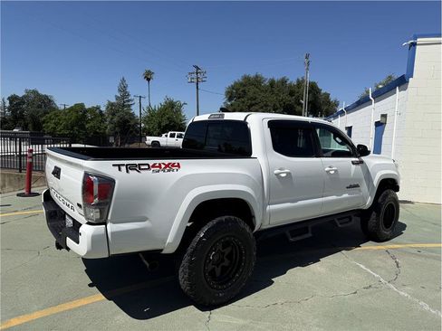 Used 2022 Toyota Tacoma TRD Sport w/ Technology Package AWD/4WD image 7