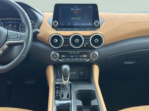 Used 2025 Nissan Sentra SV w/ SV Premium Package image 15