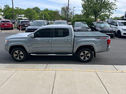 Used 2019 Toyota Tacoma TRD Sport AWD/4WD image 6