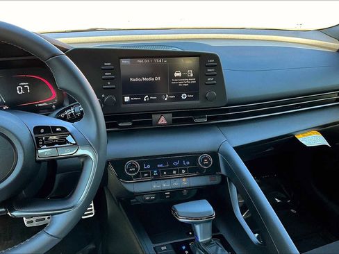 Used 2025 Hyundai Elantra Sport image 6