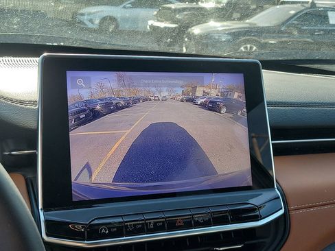 Certified 2024 Jeep Compass Limited image 25