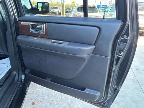 Used 2014 Lincoln Navigator L 4WD image 18