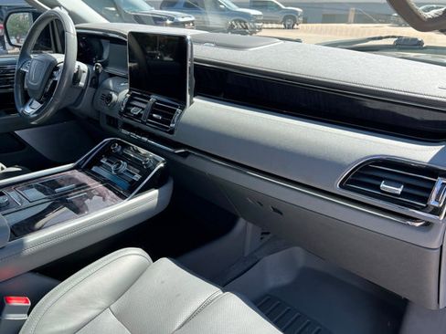 Used 2021 Lincoln Navigator Reserve w/ Luxury Package AWD/4WD image 25
