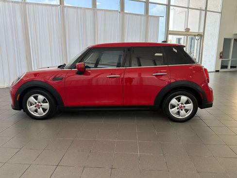 Used 2022 MINI Cooper 4-Door Hardtop w/ Storage Package FWD image 2
