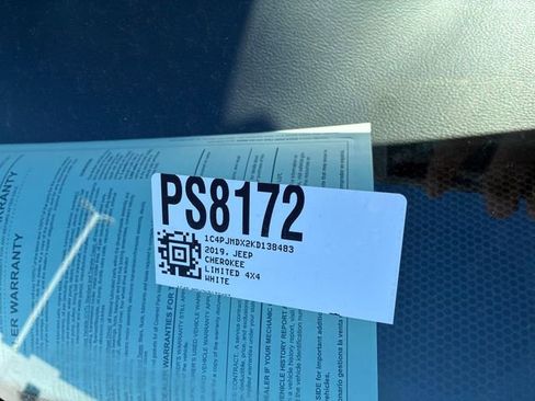 Used 2019 Jeep Cherokee Limited image 32