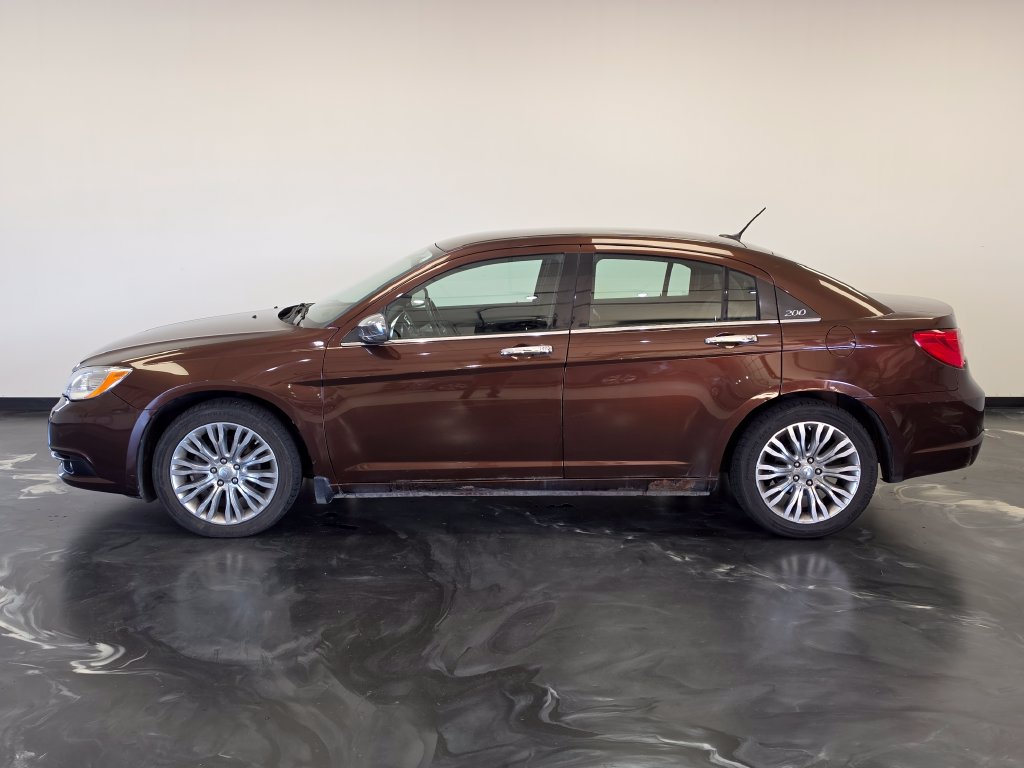 Used 2013 Chrysler 200 Limited FWD image 19