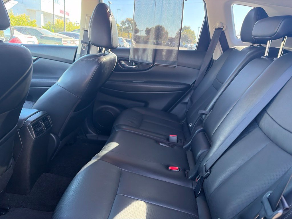 Used 2018 Nissan Rogue SL w/ Premium Package FWD image 8
