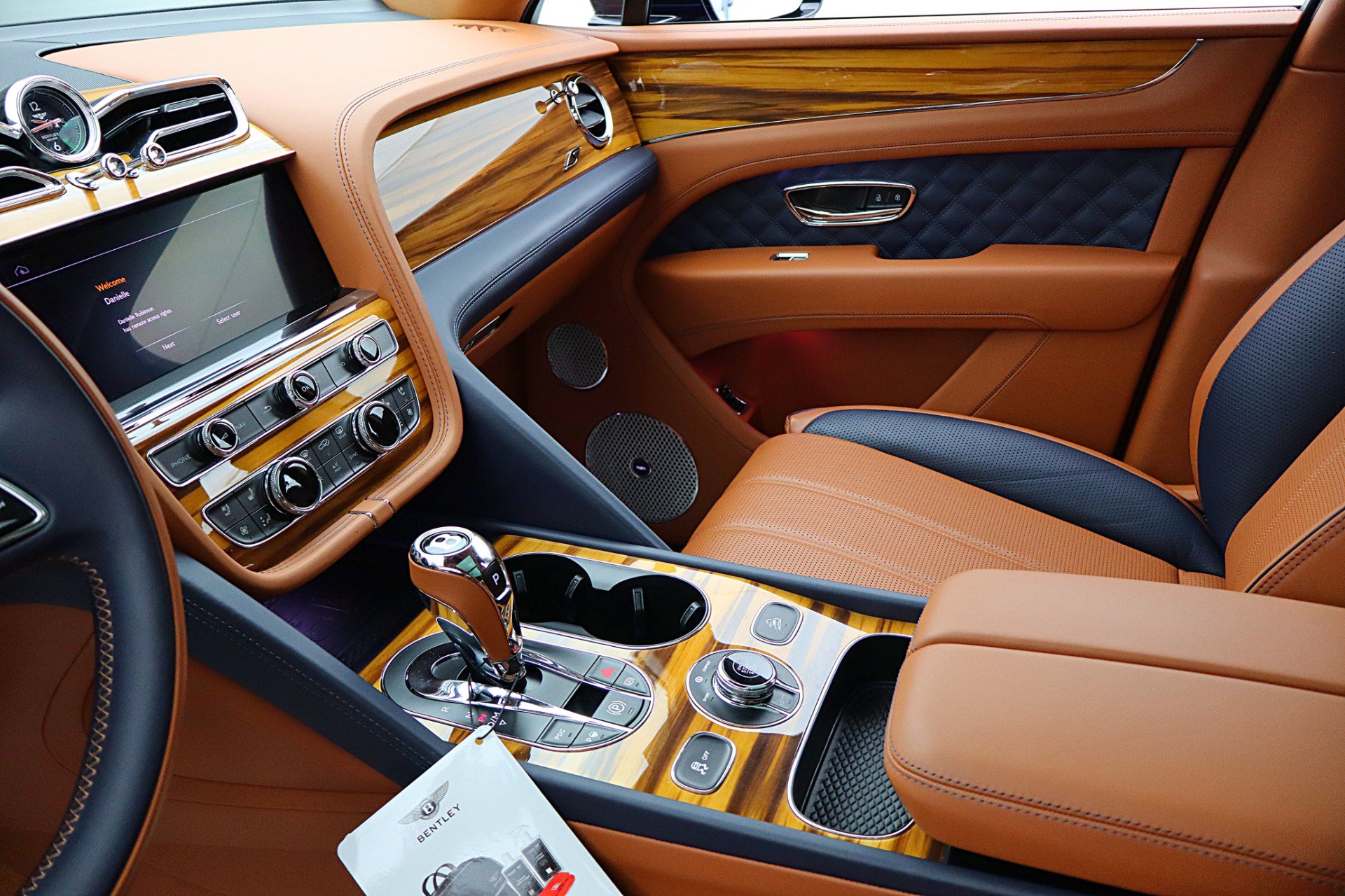 Certified 2022 Bentley Bentayga AWD/4WD image 25