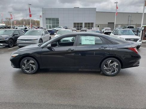 New 2025 Hyundai Elantra SEL image 8