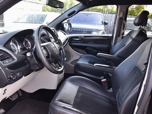 Used 2017 Dodge Grand Caravan SXT FWD image 16
