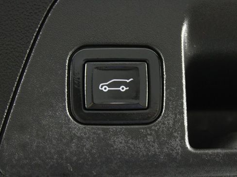 Used 2022 Buick Envision Essence w/ Sport Touring Package FWD image 17