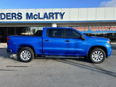 Used 2025 Chevrolet Silverado 1500 Custom image 3