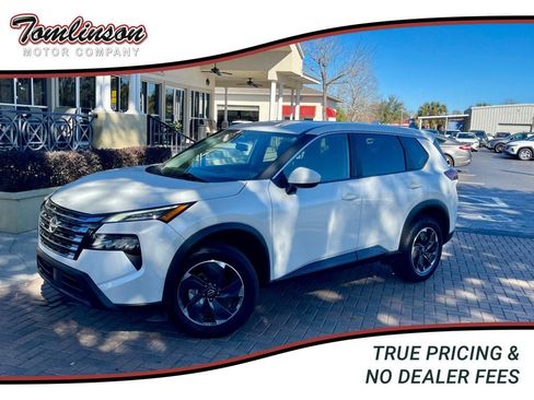 Used 2024 Nissan Rogue SV AWD/4WD image 1