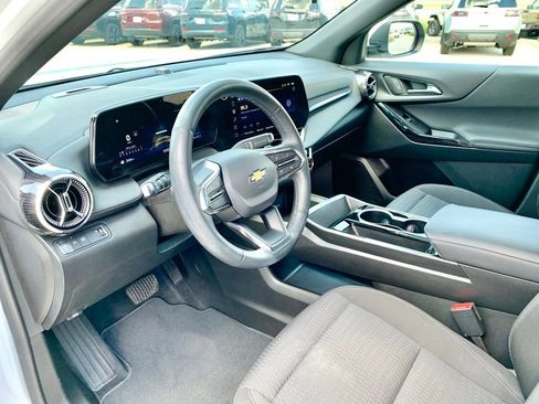 Used 2025 Chevrolet Equinox LT FWD image 30