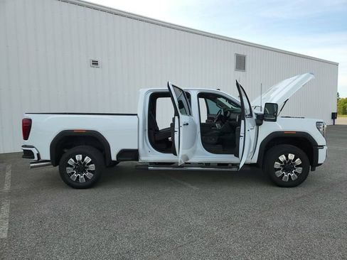 Used 2025 GMC Sierra 2500 Denali image 18