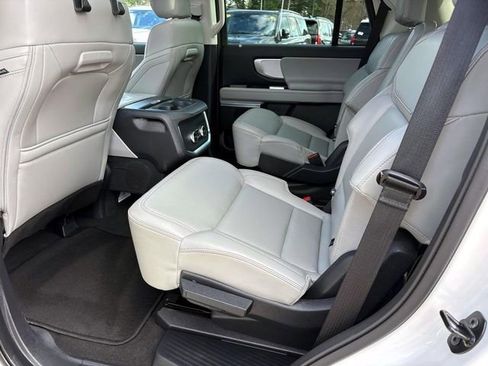 Used 2025 Ford Expedition Active AWD/4WD image 10