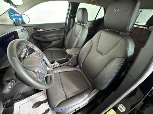 Certified 2025 Buick Encore GX Sport Touring w/ Advanced Technology Package AWD/4WD image 23