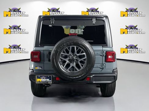 Used 2024 Jeep Wrangler Unlimited Sahara w/ Technology Group AWD/4WD image 6