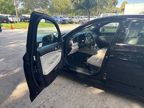 Used 2025 Genesis G70 2.5T AWD/4WD image 10