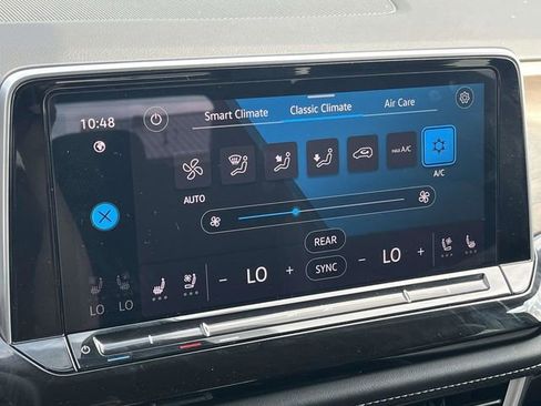 Used 2025 Volkswagen Atlas SE image 32